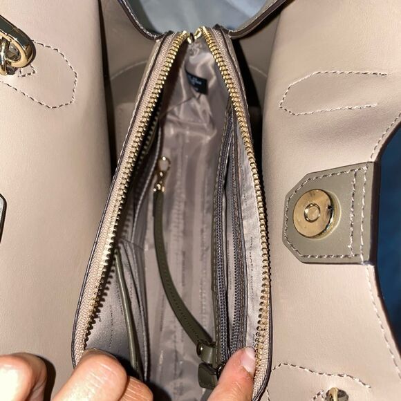 MICHAEL KORS
Mercer Gallery Medium Color Block Pebbled Leather Satchel - Picture 13 of 15